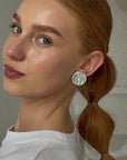 Auskarai BIG SILVER WAVY STUDS