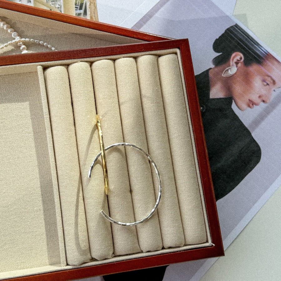 RINKINYS: SHAPED SILVER & GOLDEN CUFF