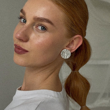 Auskarai BIG SILVER WAVY STUDS