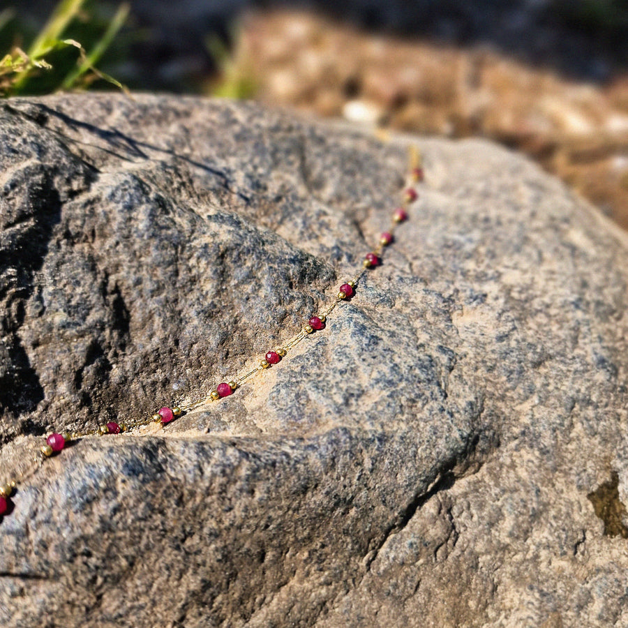 Kojos grandinėlė GARNET BEADS